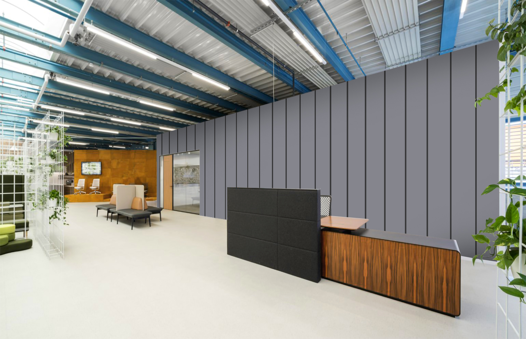 Moderne Bürofläche mit grauen vertikalen Akustik-Wandpaneelen hinter Empfangstheke, ideal für Schallschutz und stilvolle Wandgestaltung.