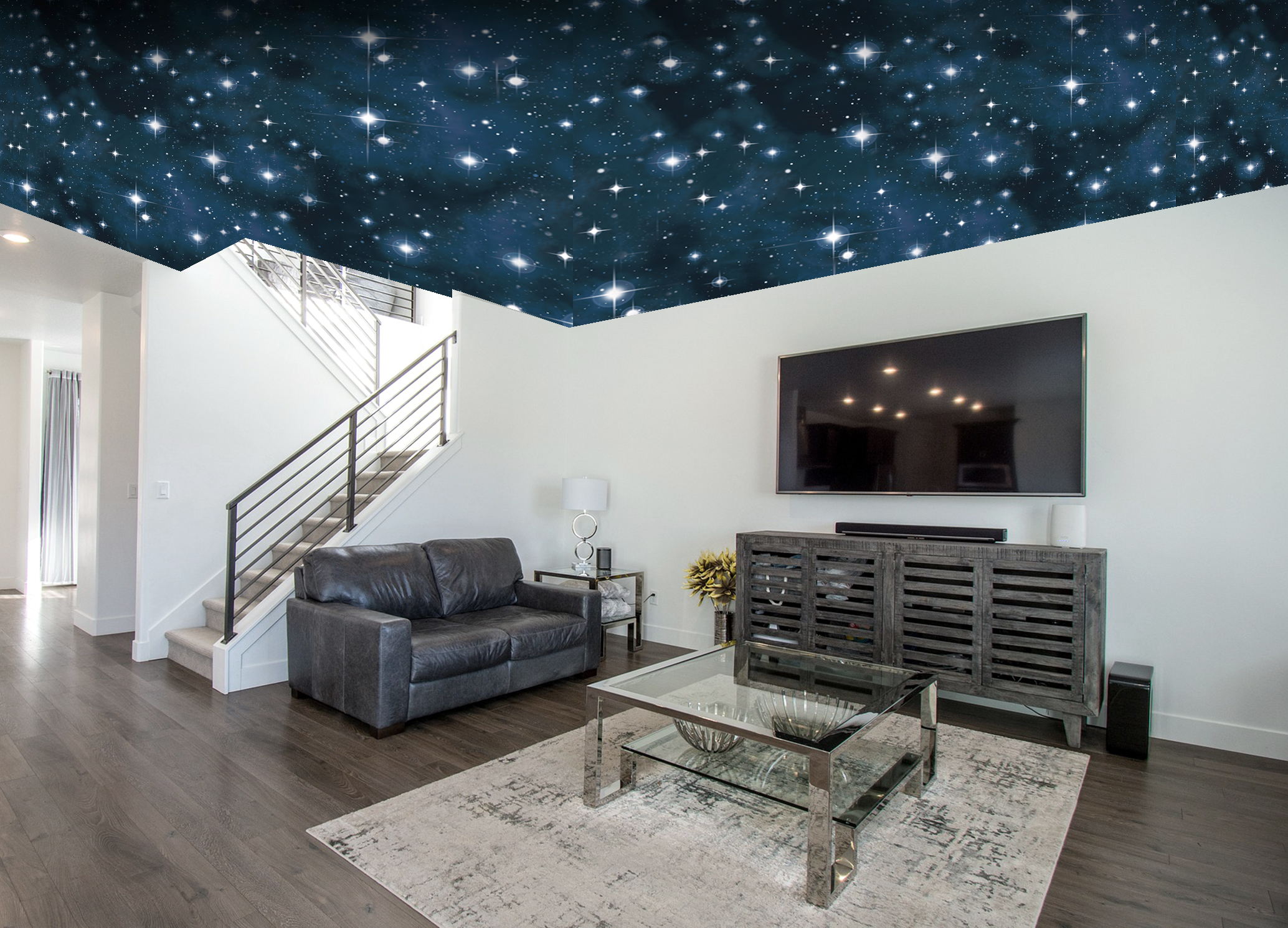 Modernes Wohnzimmer mit Sternenhimmel-Deckenbild als dekorative Raumgestaltung für eine stimmungsvolle Decke