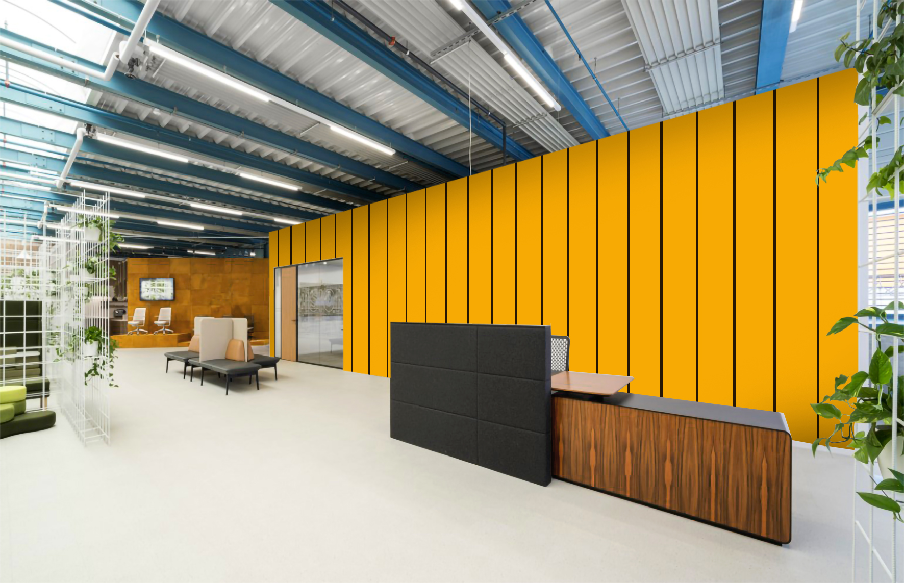 Moderne Büro-Lounge mit gelben Akustik-Wandpaneelen, Empfangstheke, Sitzbereich und Pflanzen für stilvolle Raumgestaltung und Schallschutz