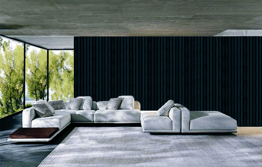 Hellgraues modulares Lounge-Sofa mit Chaiselongue, Kissen und niedrigem Beistelltisch in modernem Wohnzimmer mit großer Fensterfront.