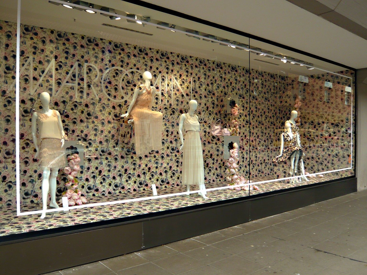 Geschäft, Schaufensterdisplay, Gebäude, Person, Boutique